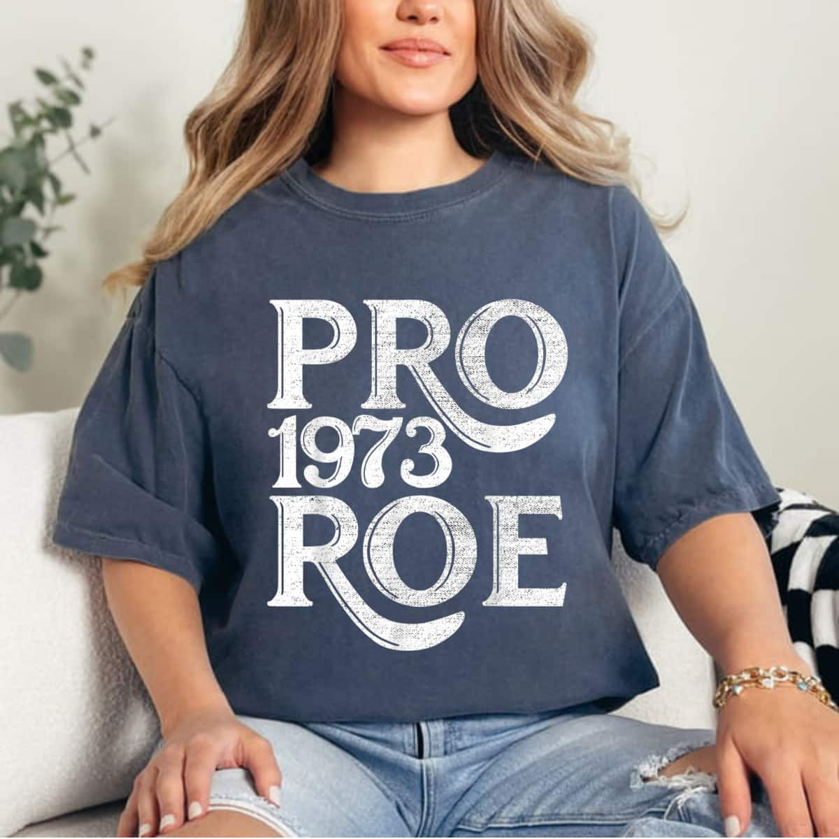 Strong Women Reproductive Rights Pro Choice Roe Vs Wade Feminist Women T-Shirt