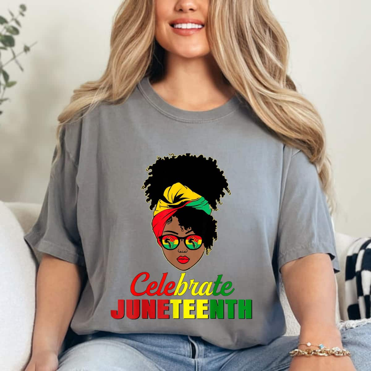 Strong Women Celebrate Juneteenth Messy Bun Black Women Melanin Pride T-Shirt