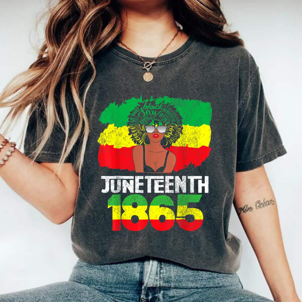 Strong Women Celebrate Juneteenth Messy Bun Black Women 1865 Juneteenth T-Shirt