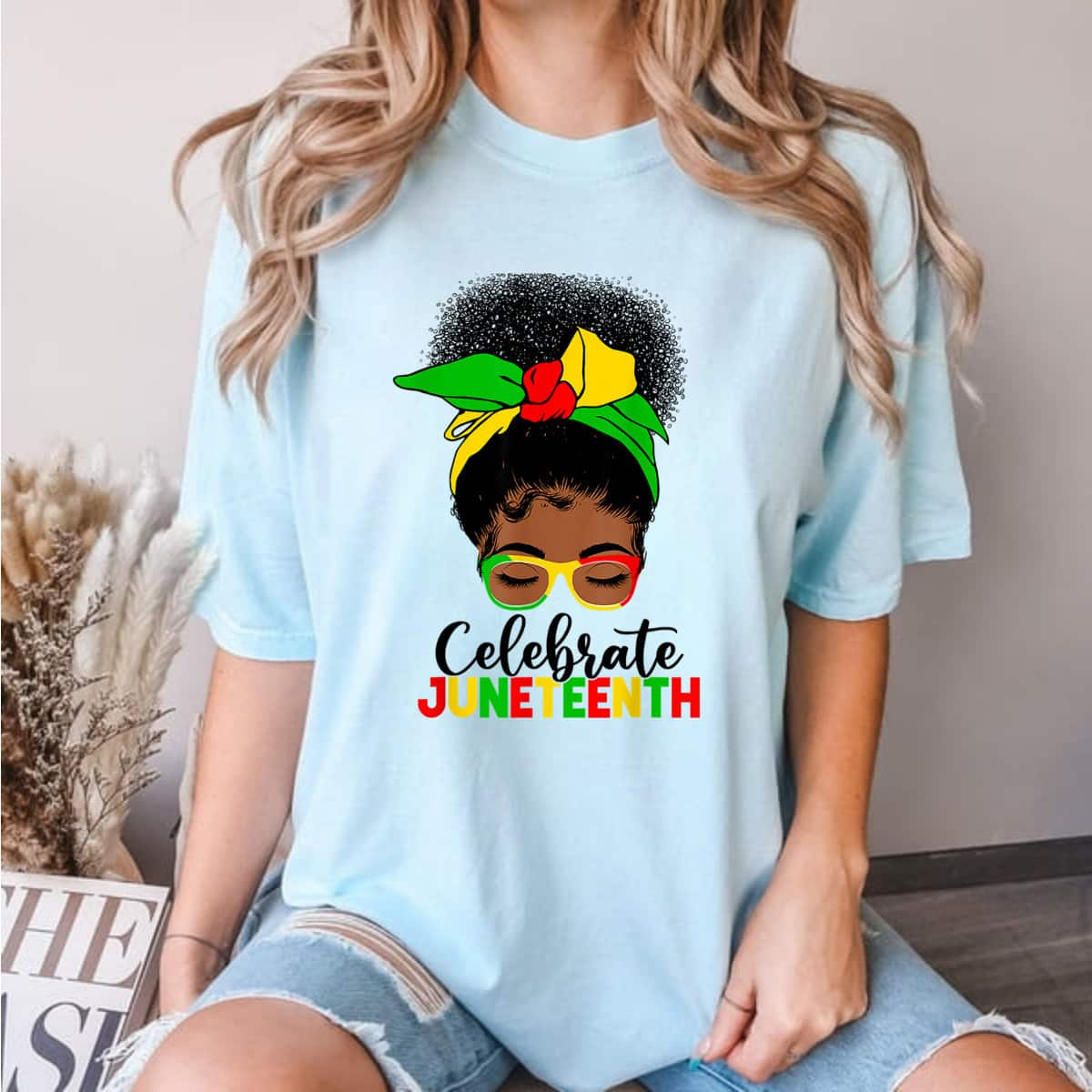 Strong Women Awesome Messy Bun Juneteenth Celebrate 1865 June 19th T-Shirt