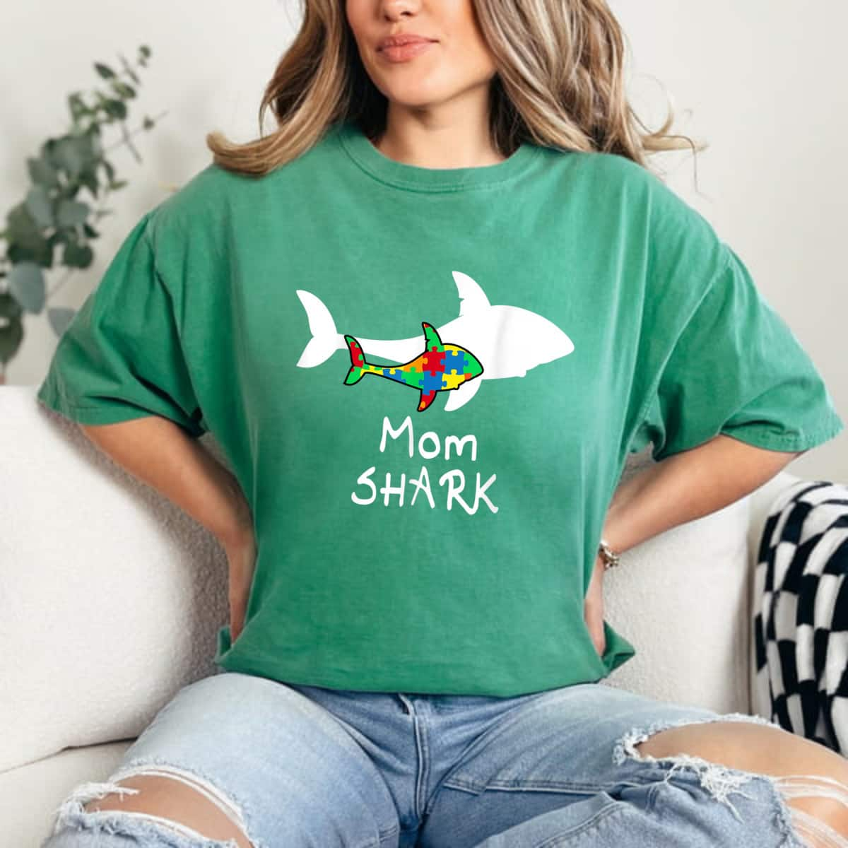 Mom Shark Puzzle Piece Cool Autism Awareness Gift T-Shirt